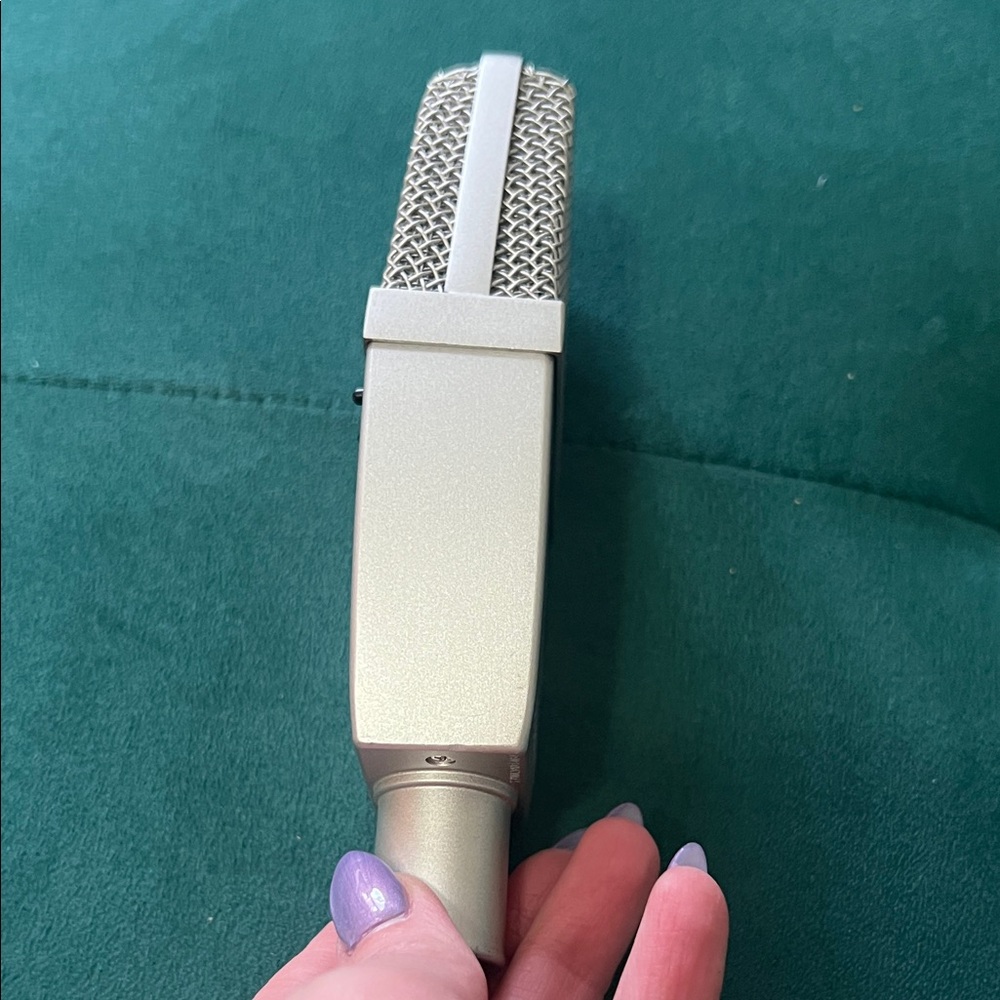 T2 Silver Ribbon Studio Microphone - Picture 4 of 7